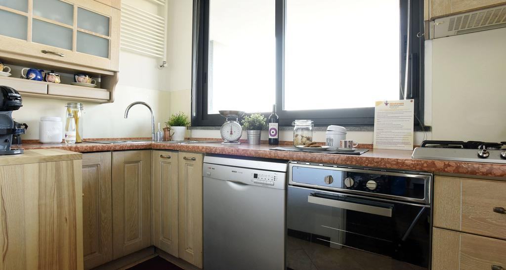 Altido Victorian Apt For 2 With Balcony And Free Parking Apartment Milan