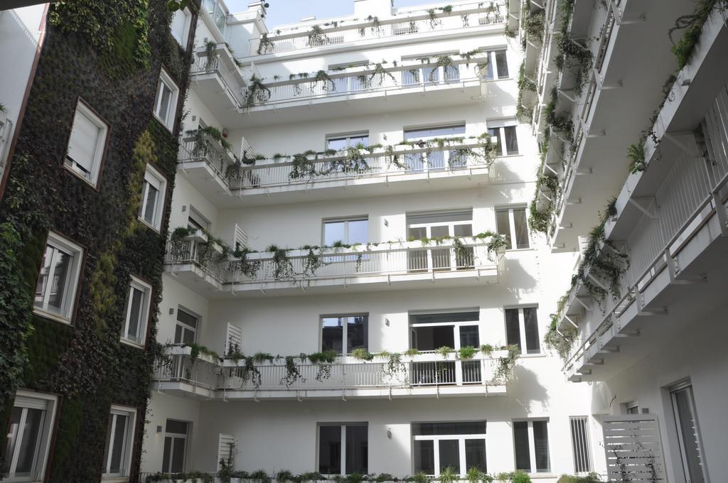 Fifty Eight Apartment *