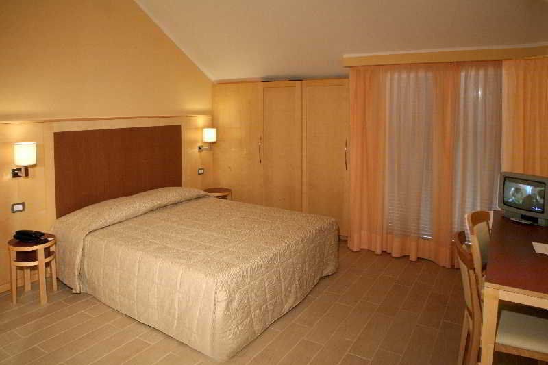 Mokinba Cristallo Milan