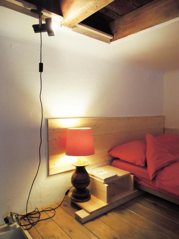 V12 Design * Milano