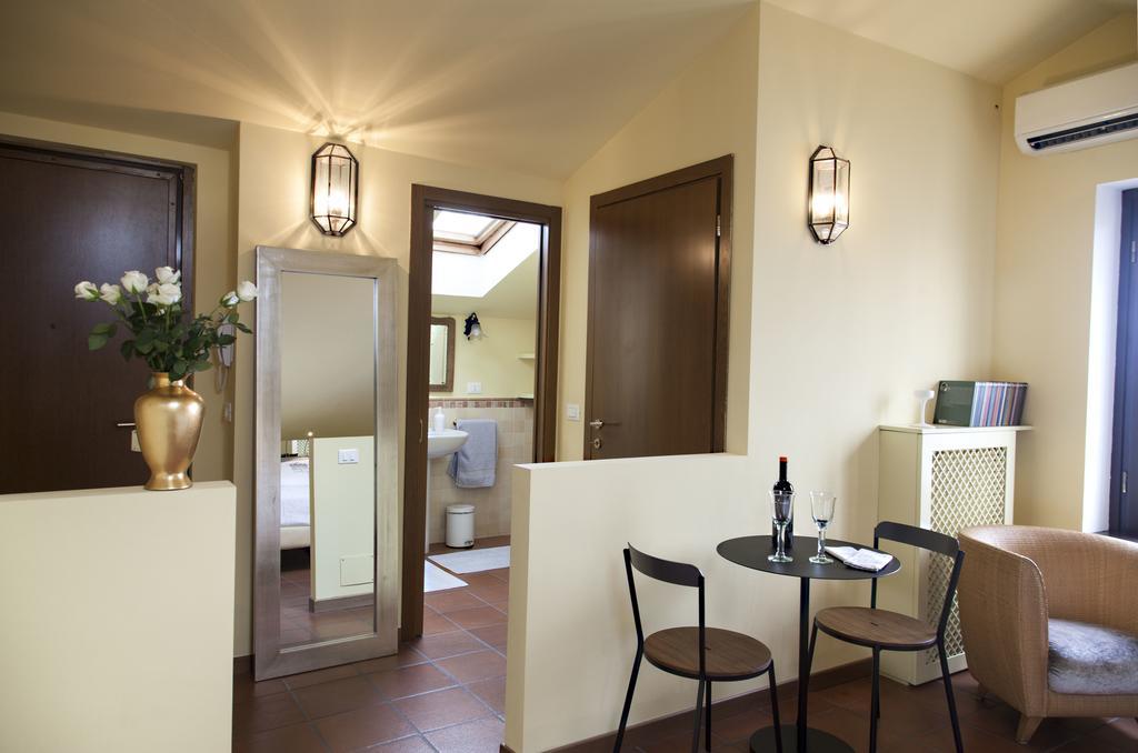 Leilighet Mansard Very Close To Duomo *