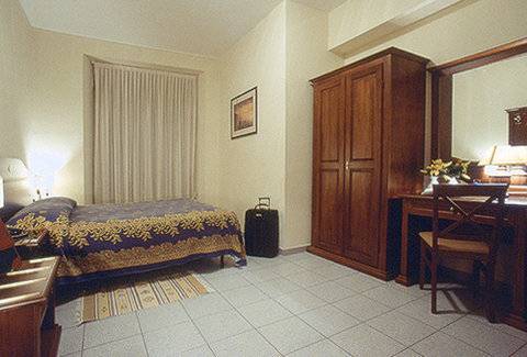Pavone Hotell 3*
