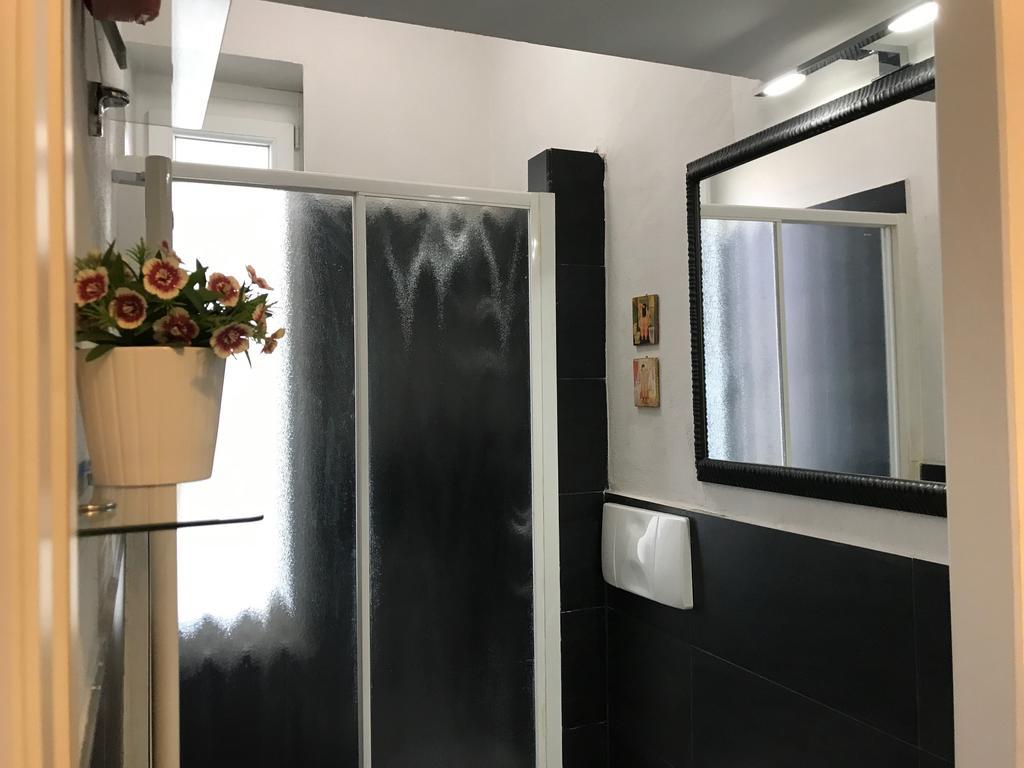 Kibilu - Via Confalonieri - Stazione Garibaldi - Zona Isola Mailand