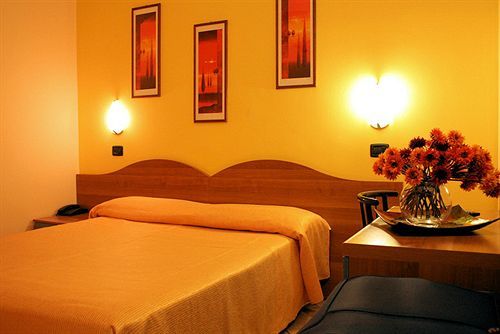 Sara Hotel 2*