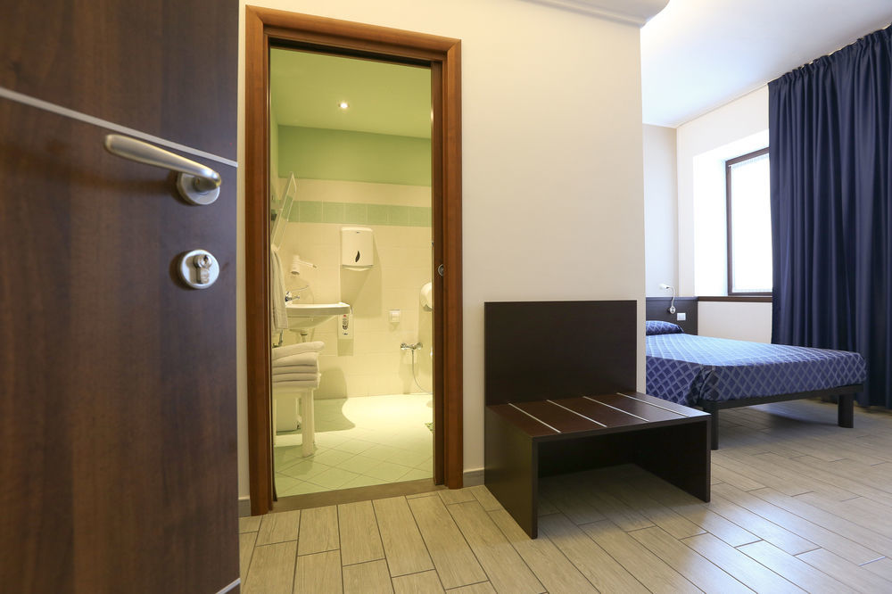 Av Hotell 2*
