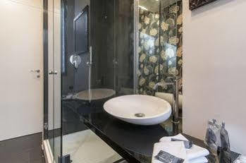 Royal Suites Hotel