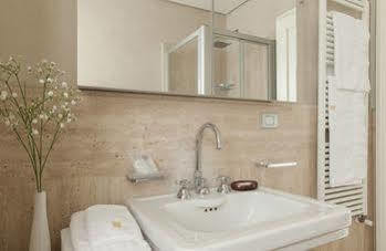 Royal Suites *