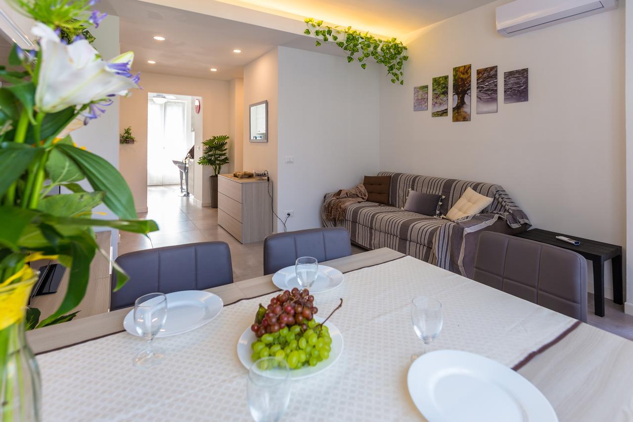 Business Balcony Flat Appartement