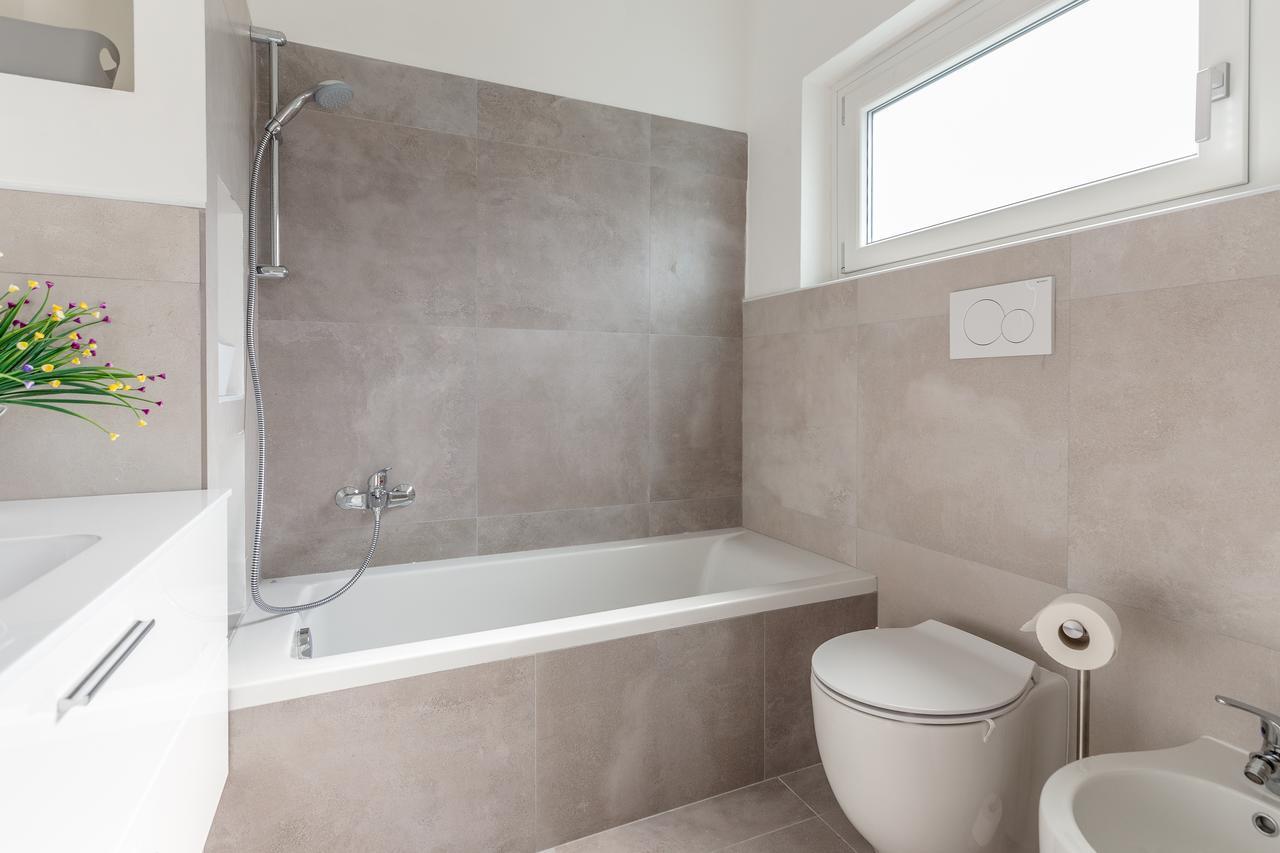 Business Balcony Flat Milaan
