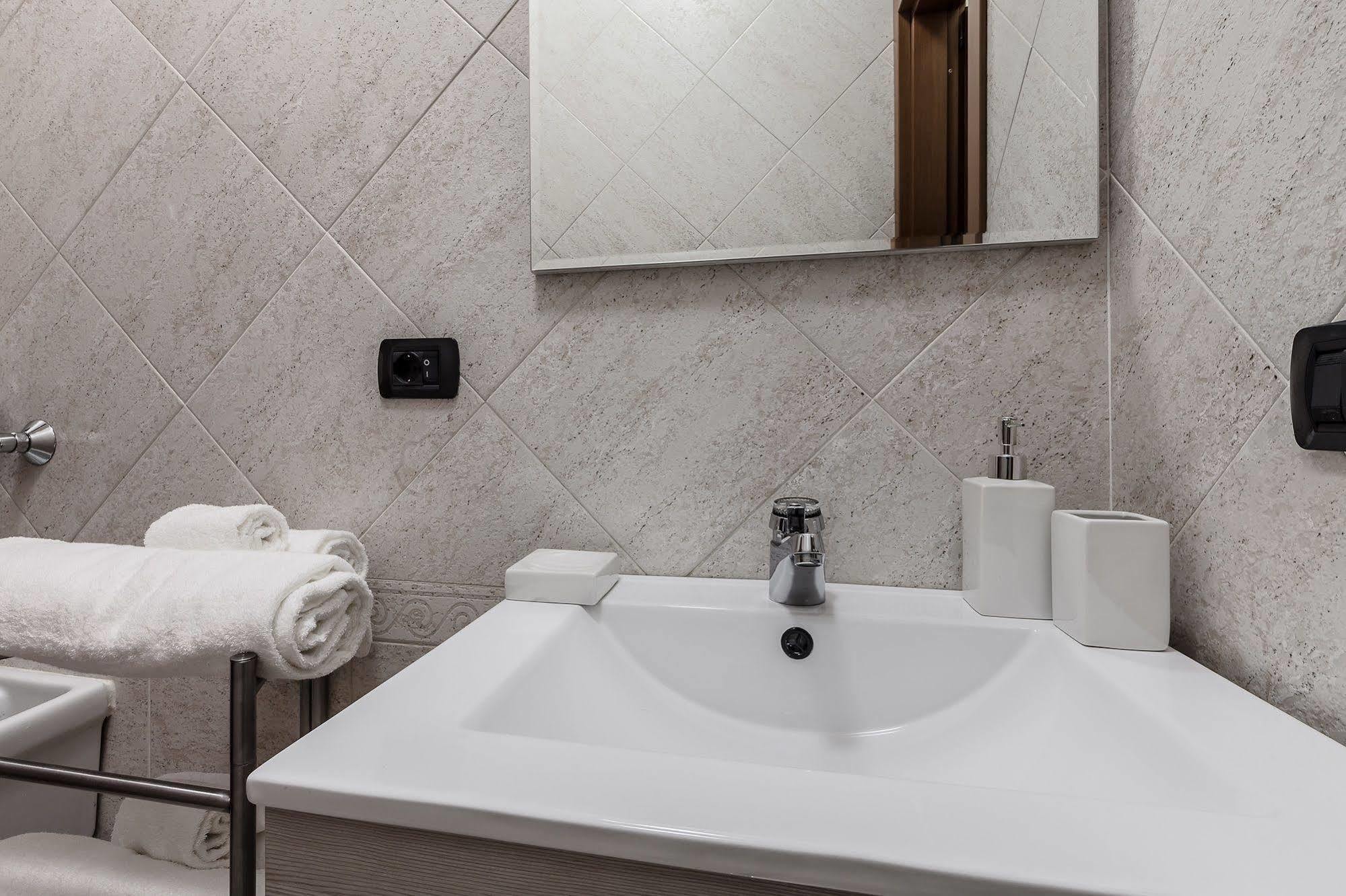 Lejlighed Suitelowcost Donatello Milano
