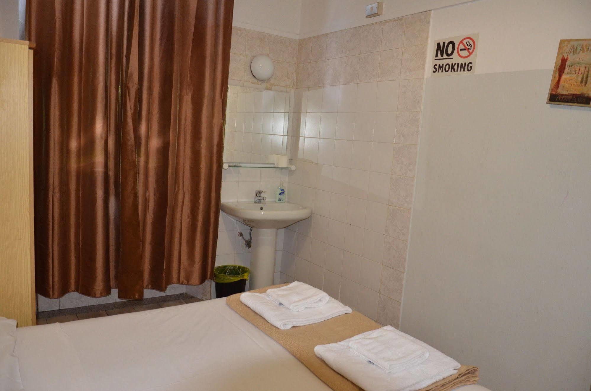 Hotel New *