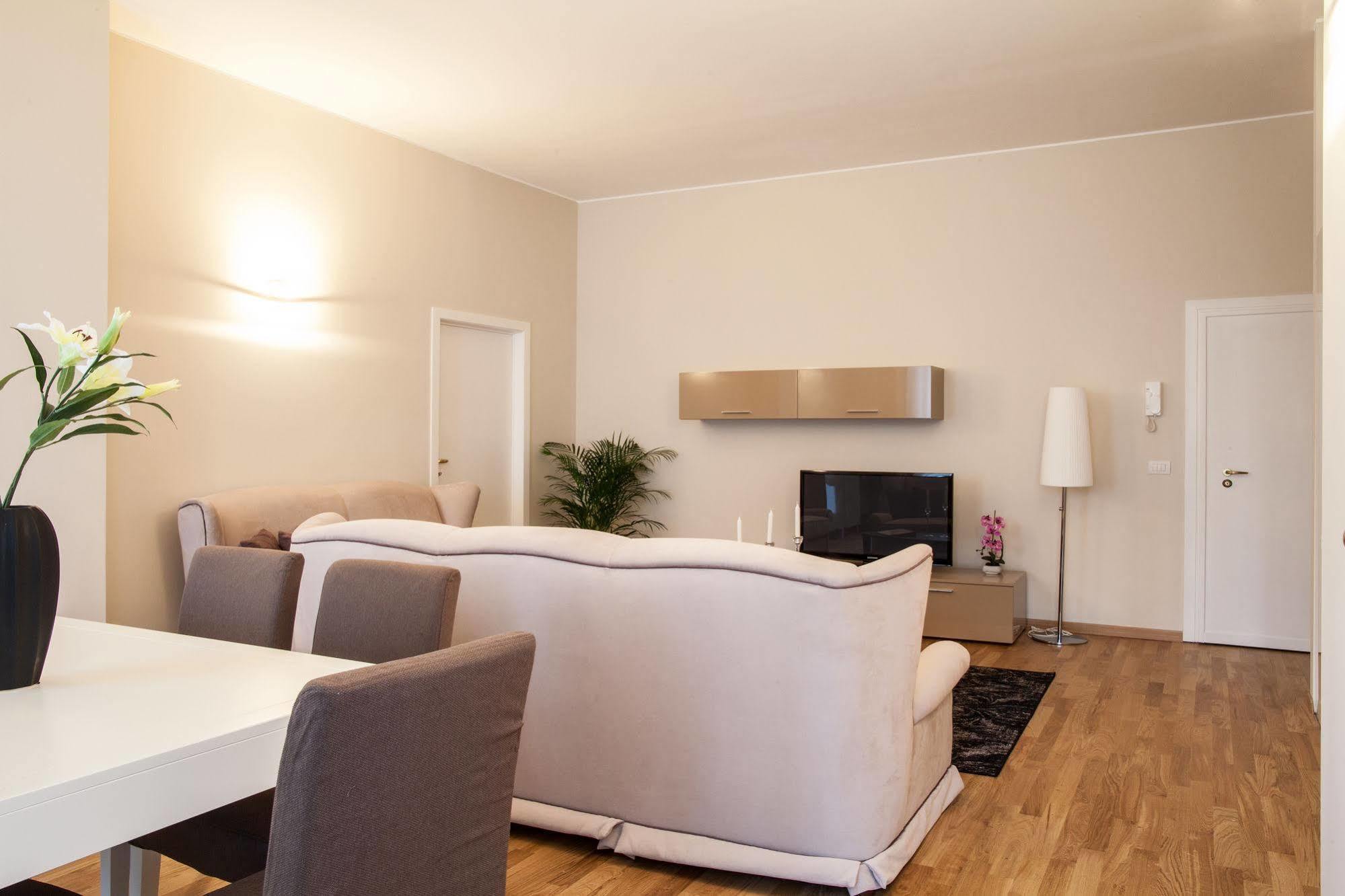 Hotel Royal Suites *