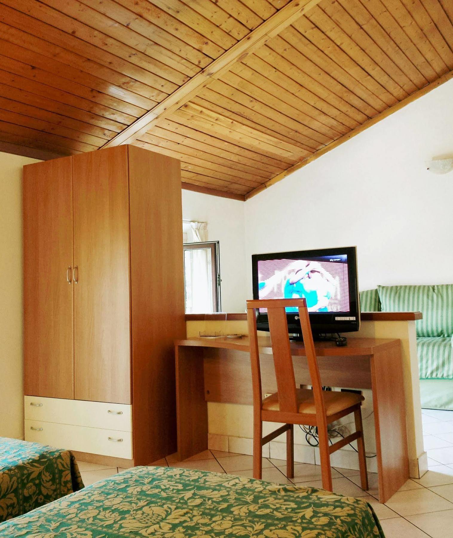 Eden Hotel 2*