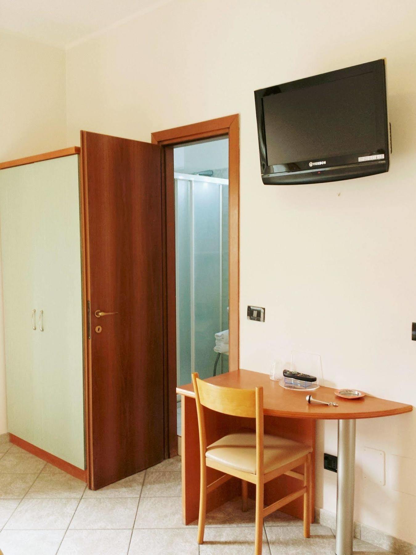 Eden Hotel 2*