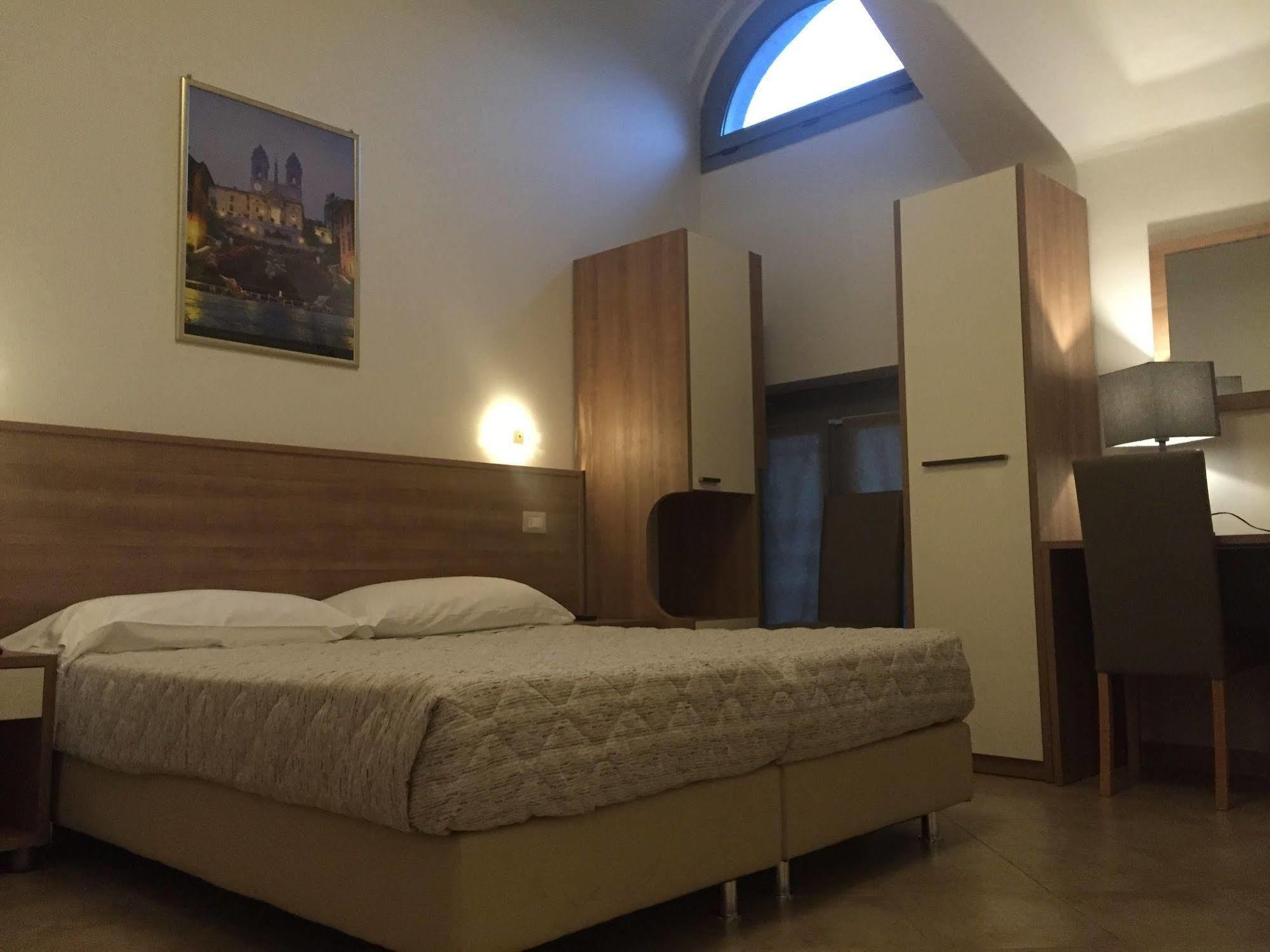 Montecarlo Hotel 3*