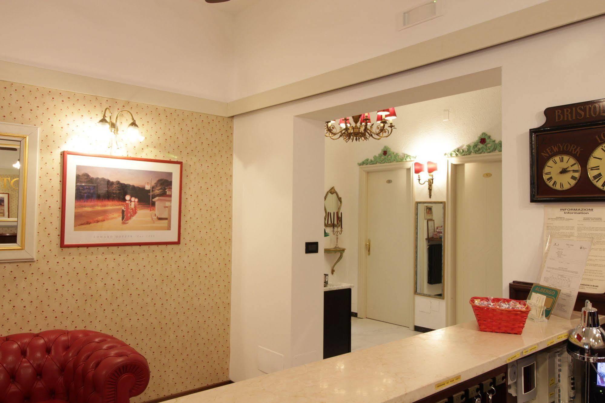Hotel Charly 3*