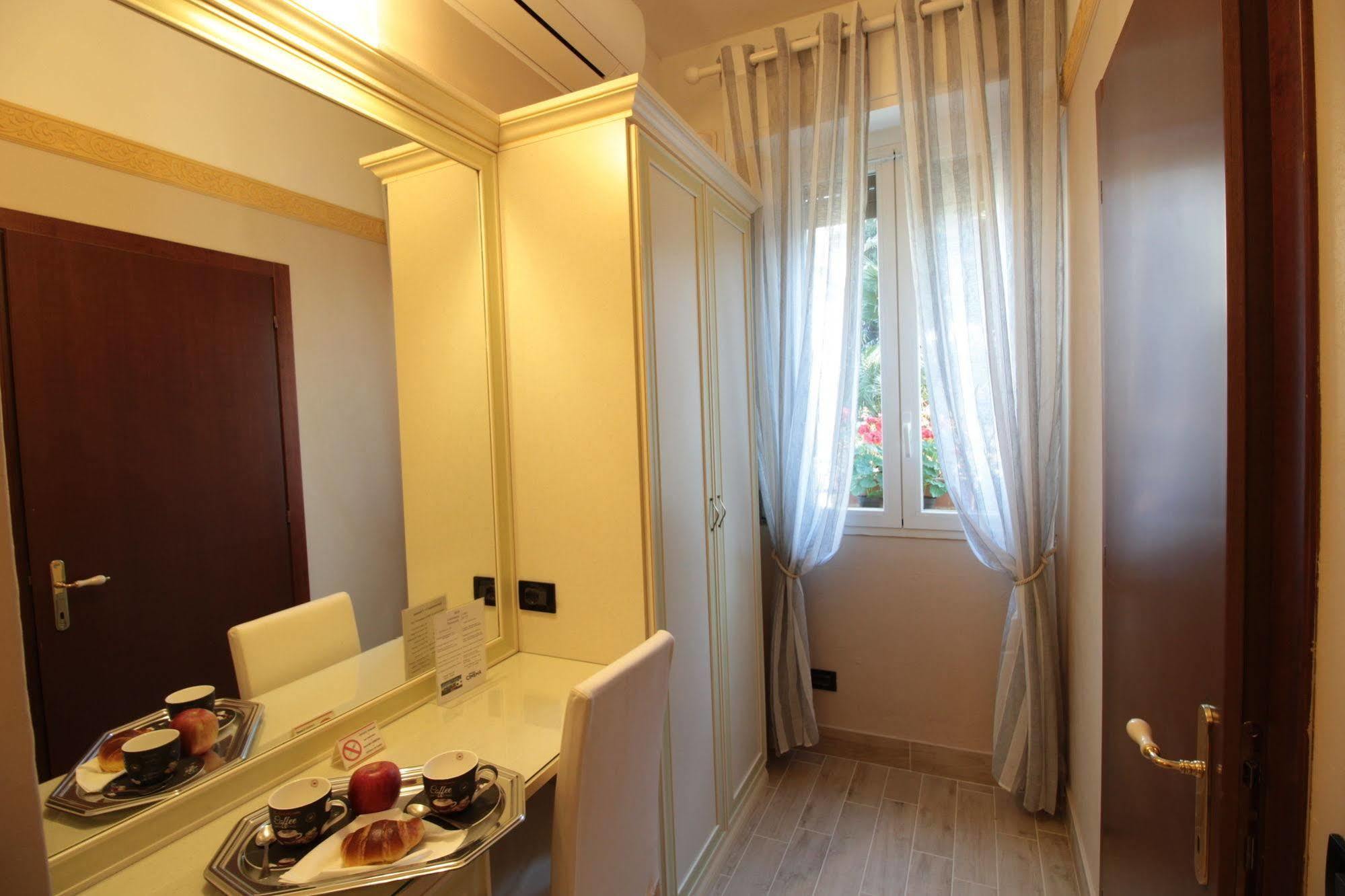 Hotel Charly