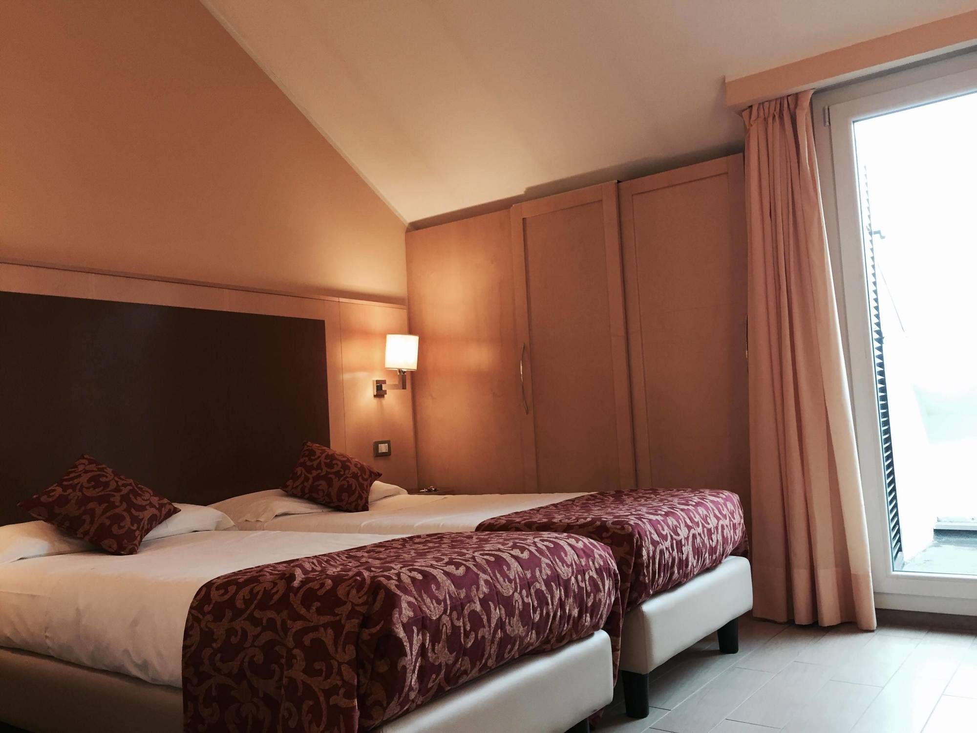 Mokinba Cristallo Hotel 3*