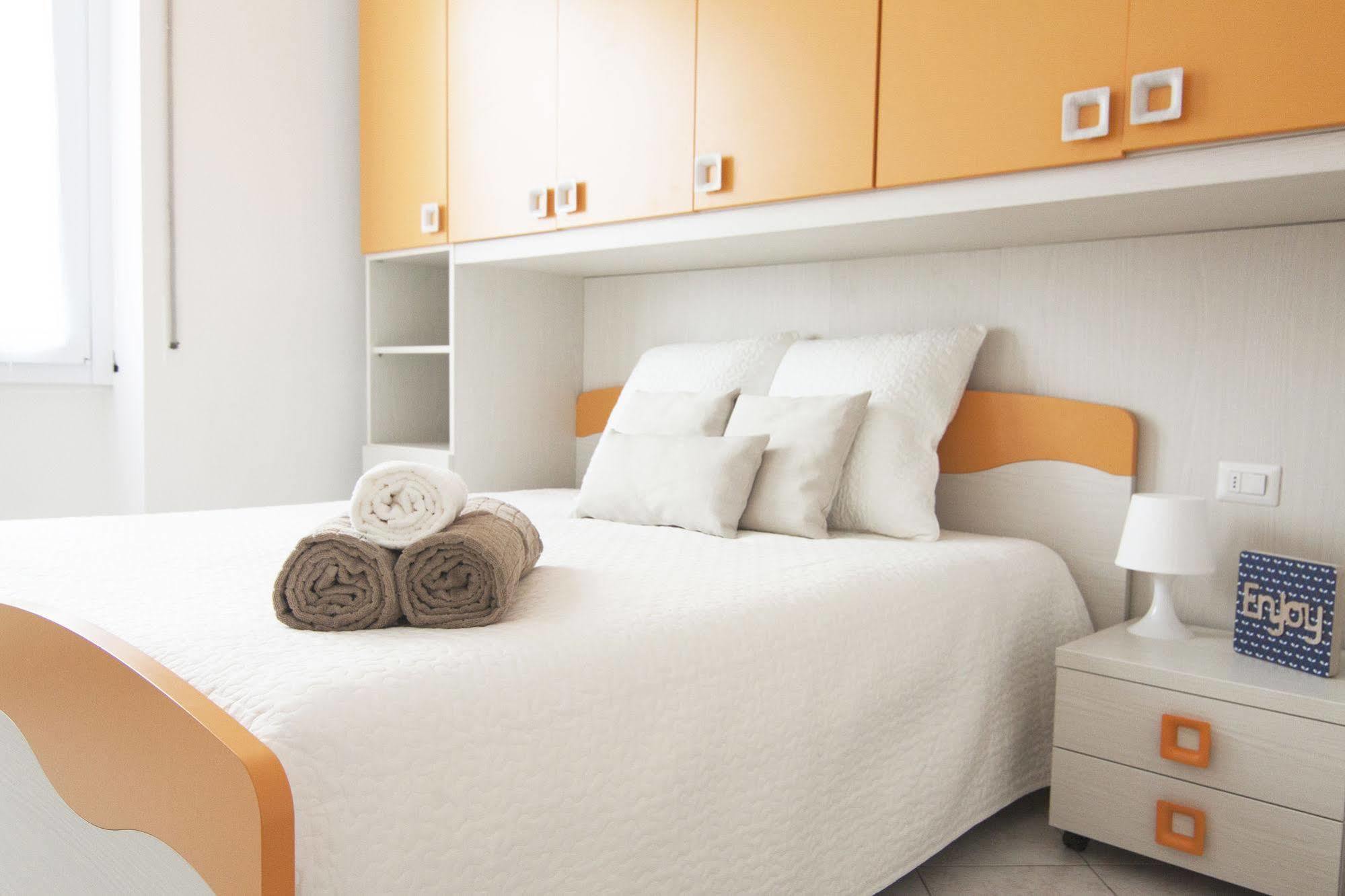 Alessia's Flat - Breno 1 2* Milano