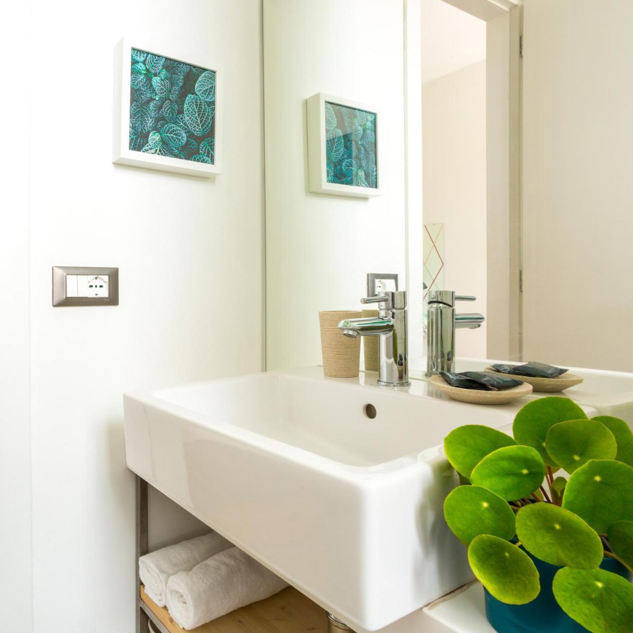 Appartement Duomo Views, Light, Jungle-inspired With Terrace