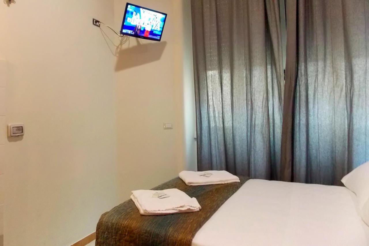 Midtown Hotel *