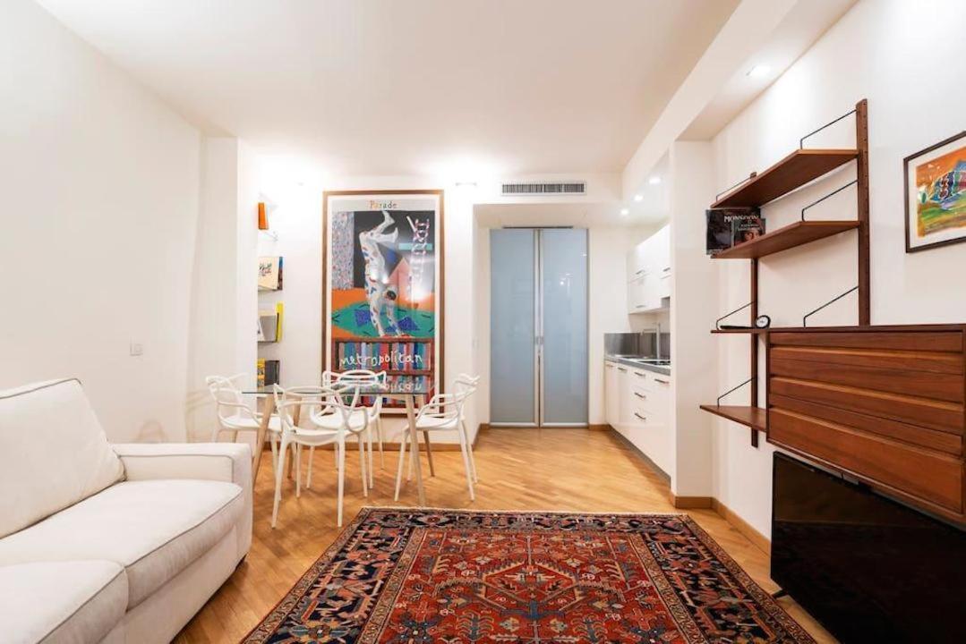 Hozyhome - Lovely Flat In Via Madonnina 23