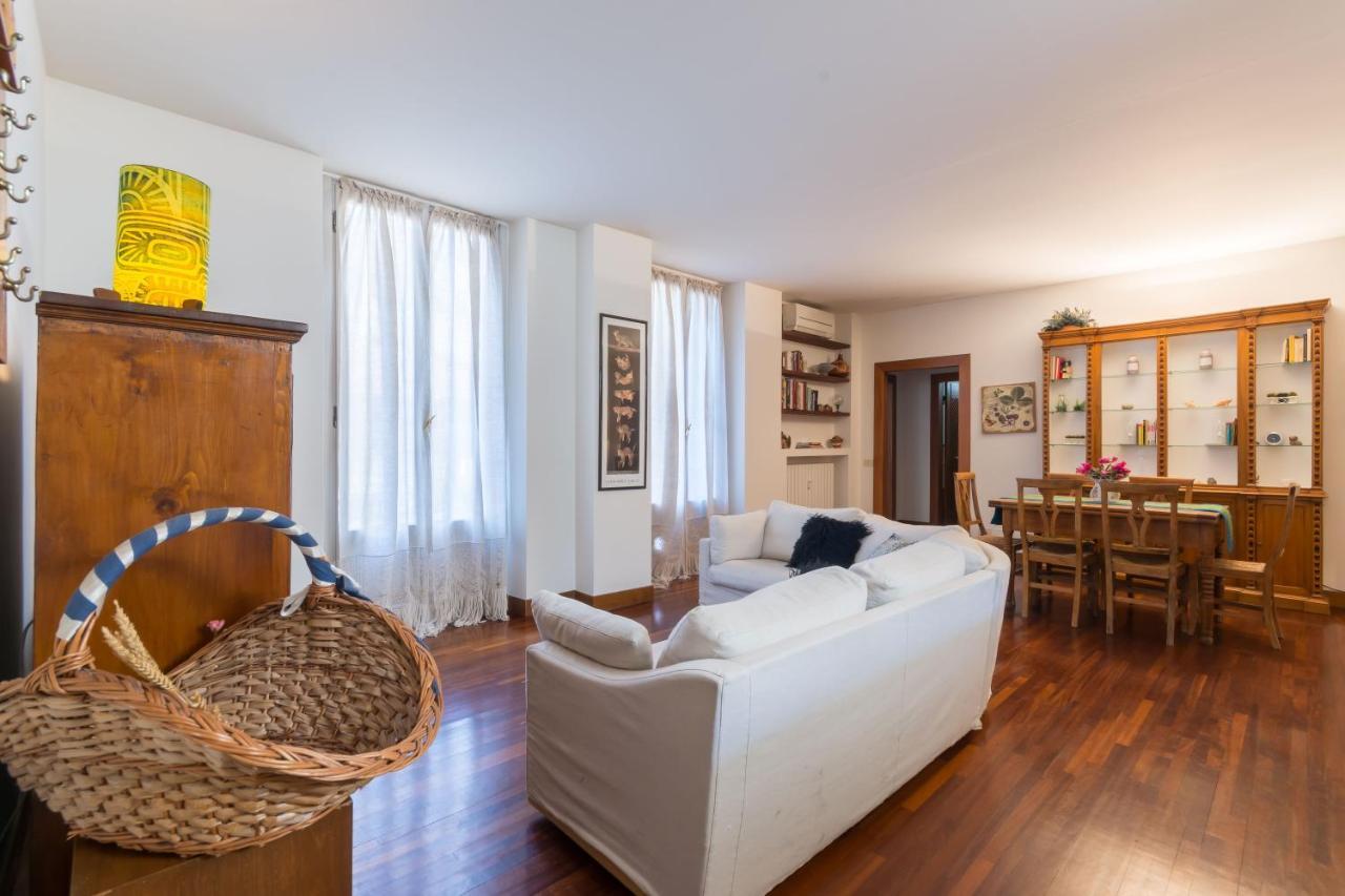 Apartment Brera 27 *