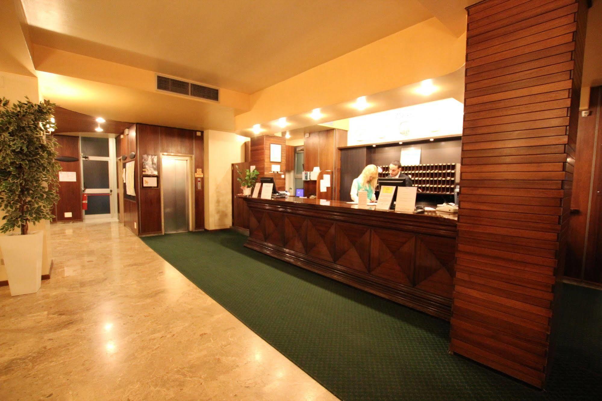 Mokinba Cristallo Hotel 3*