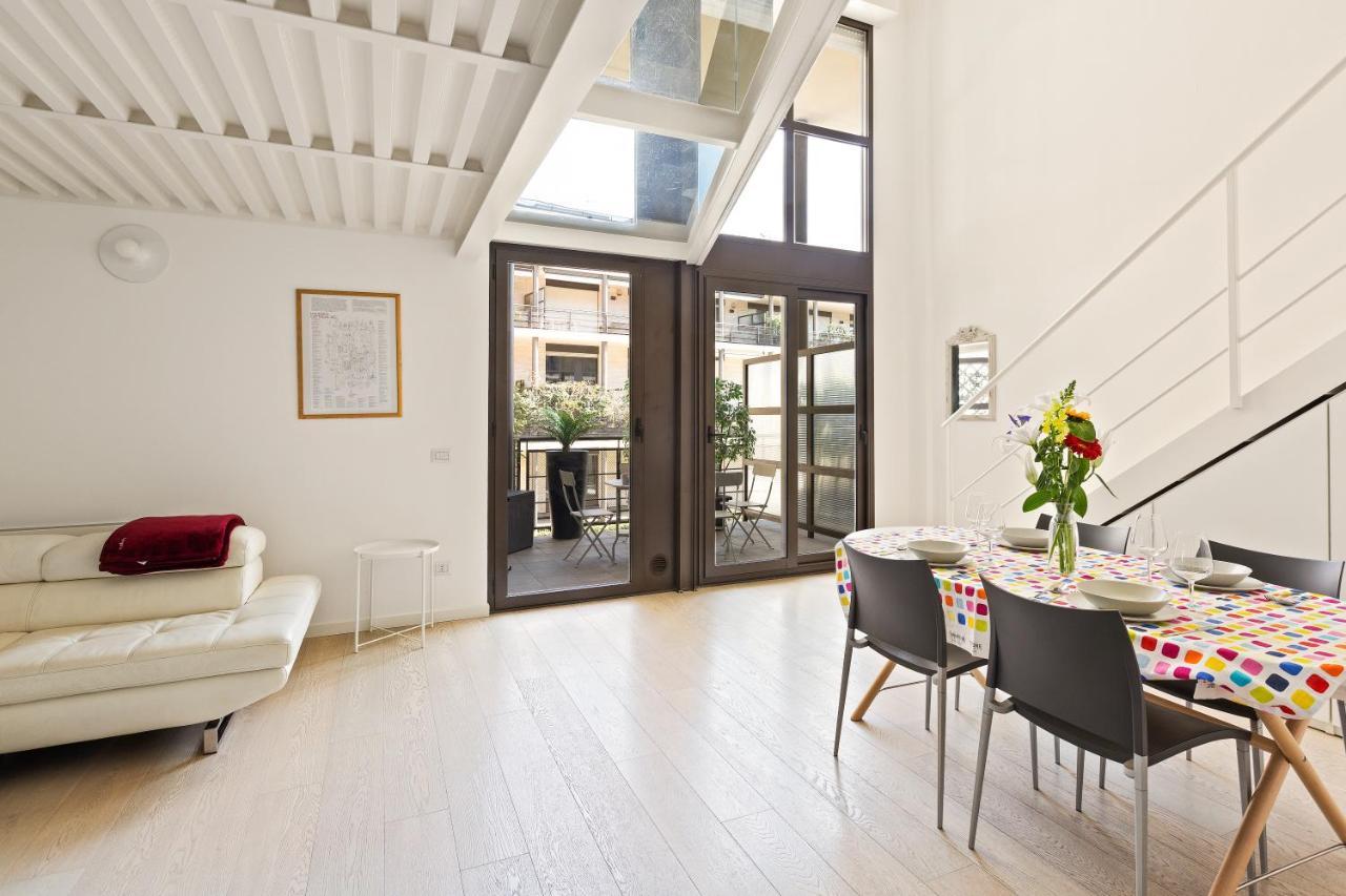 Elegant Loft With Balcony! Lejlighed