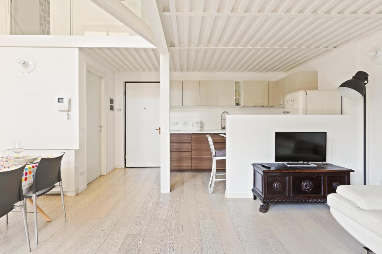 Elegant Loft With Balcony! Lejlighed *