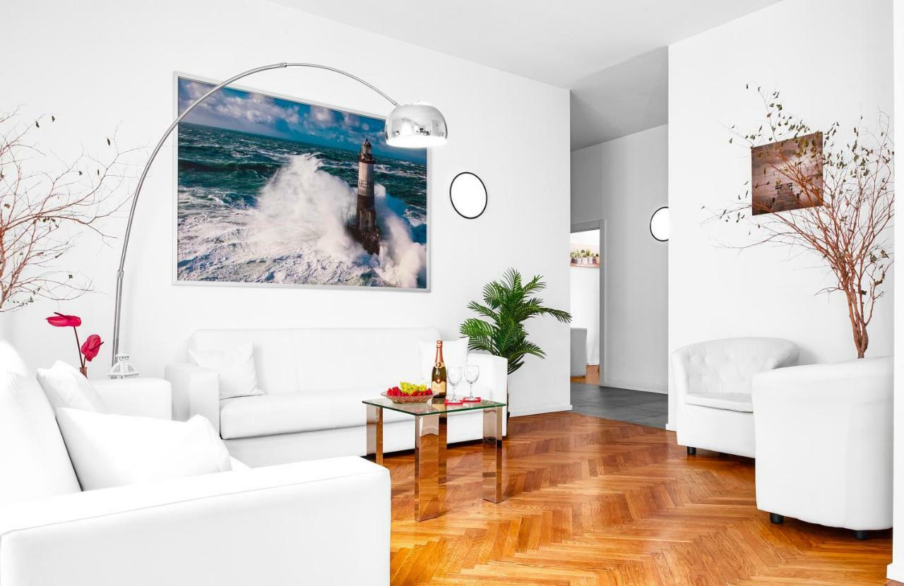 Apartment Exclusive 3 Bedrooms Near Duomo *
