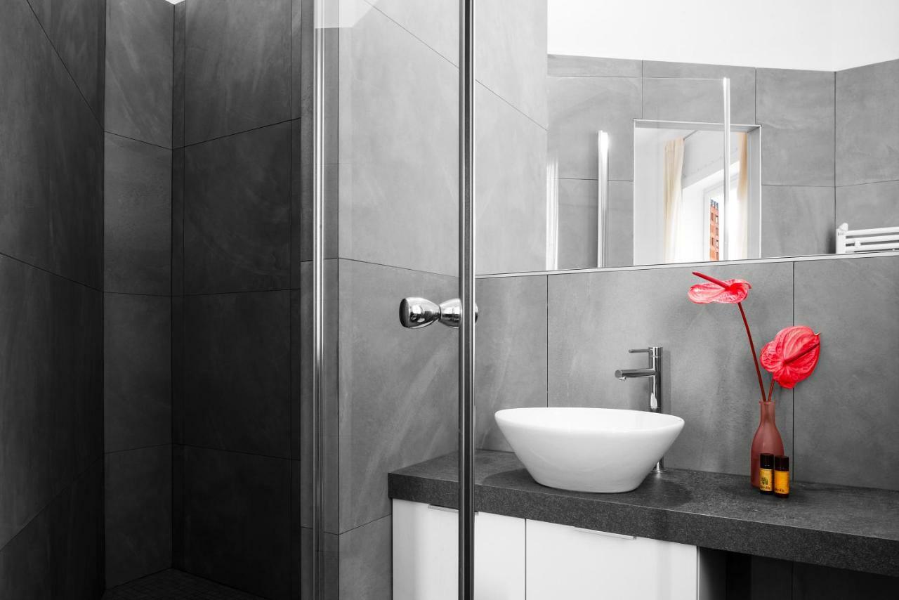 Exclusive 3 Bedrooms Near Duomo Apartment Milan