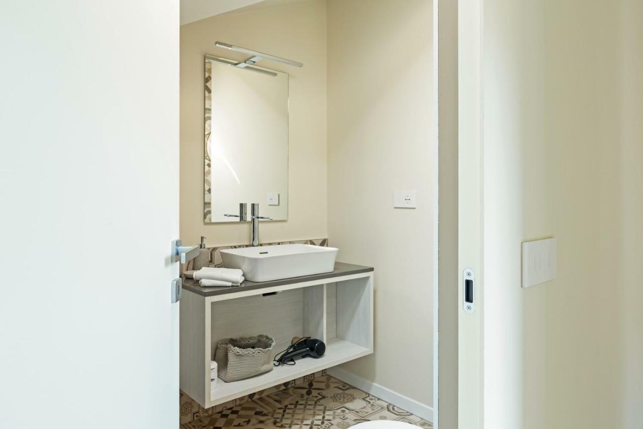 Renovated Penthouse Duomo & Via Torino Apartment