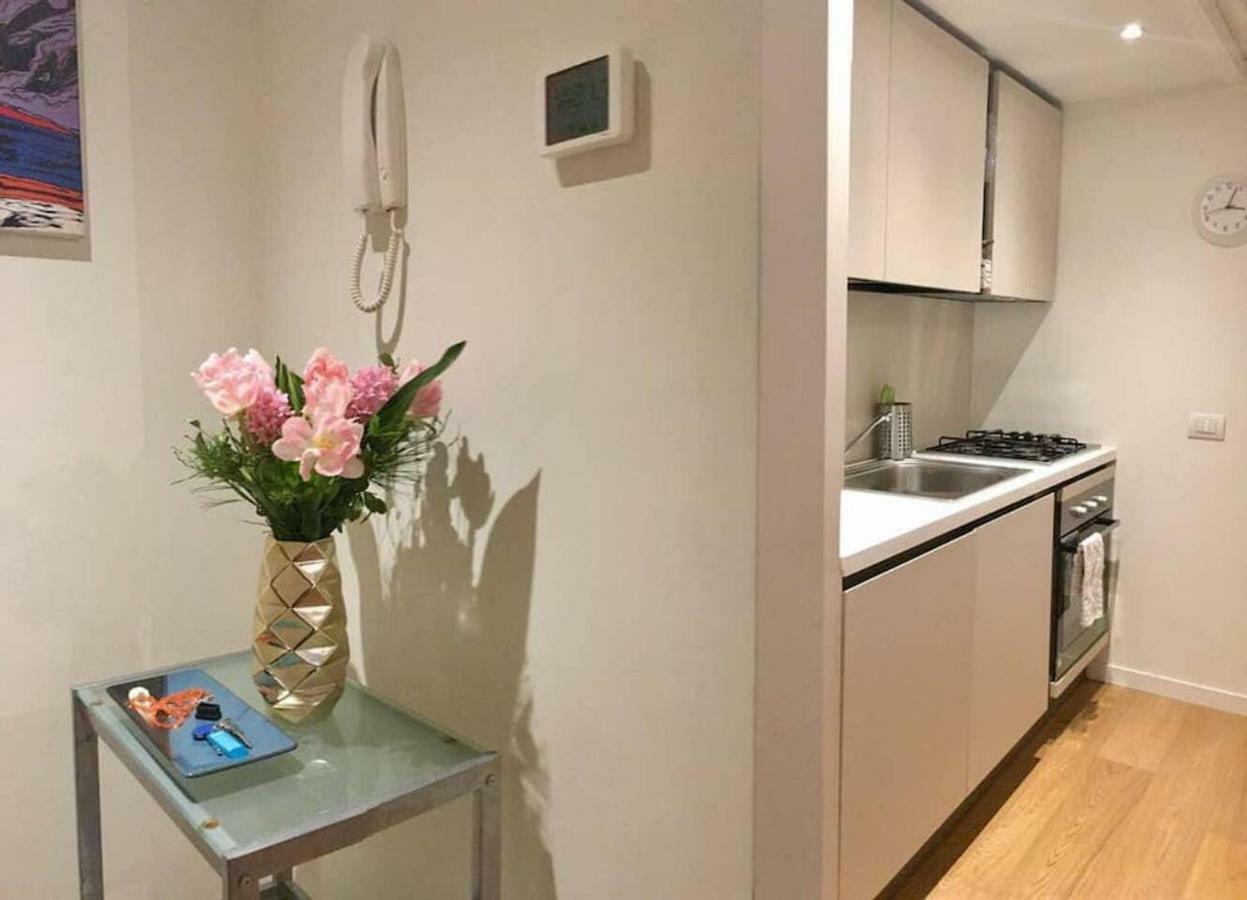 Joivy 1br In Isola With Stunning View To Bosco Verticale Milaan