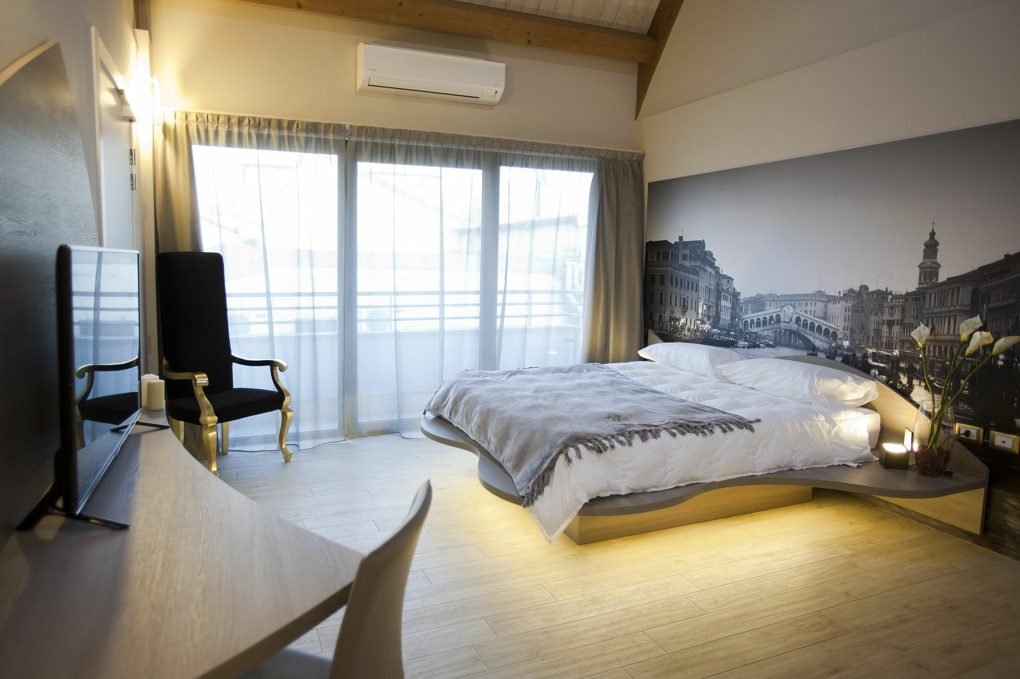 Seven Hotel