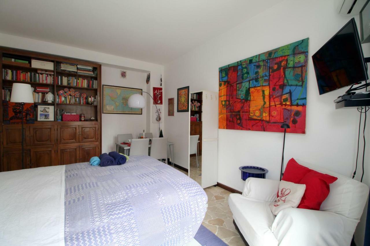 The Happiness House! Apartment
