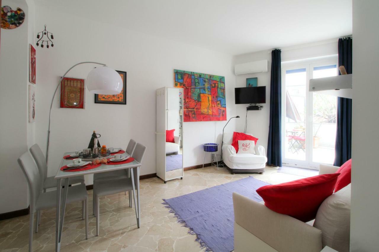 The Happiness House! Apartment