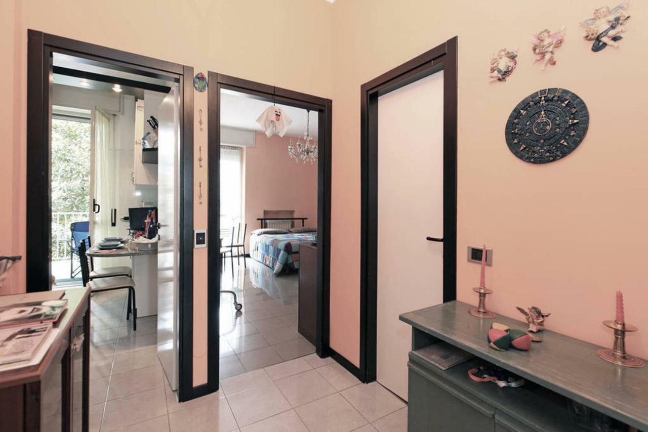 Room, 200m Subway, Navigli Area, Free Park, 10min Center, No Fee, Shared Bath And Kitchen Gasthof *