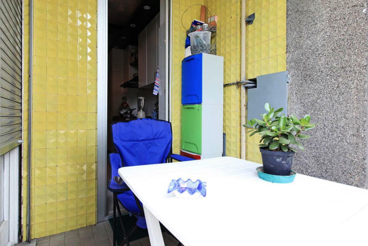 Room, 200m Subway, Navigli Area, Free Park, 10min Center, No Fee, Shared Bath And Kitchen *