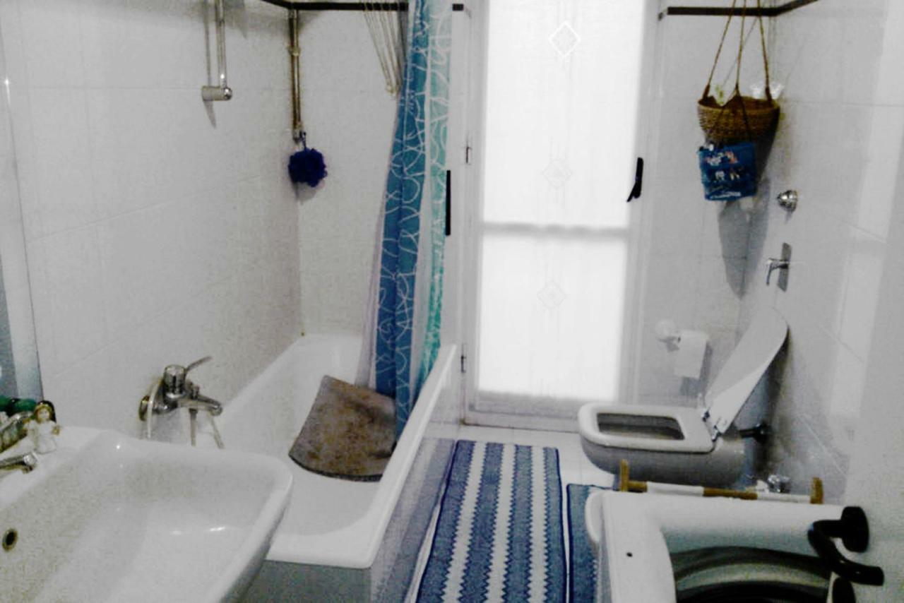 Room, 200m Subway, Navigli Area, Free Park, 10min Center, No Fee, Shared Bath And Kitchen Gasthof *