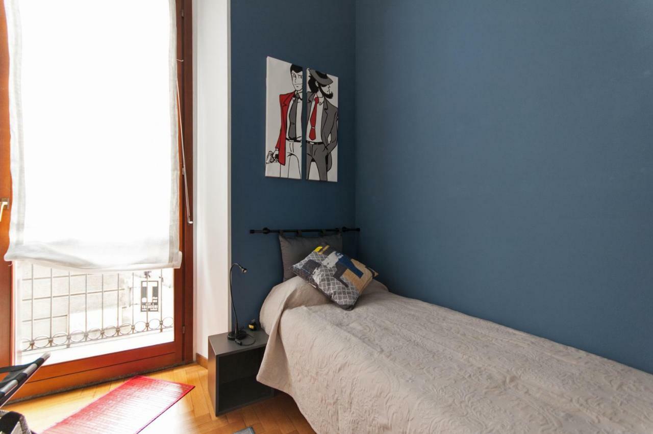 Fancy Blue Duomo Duplex Apartment Mailand