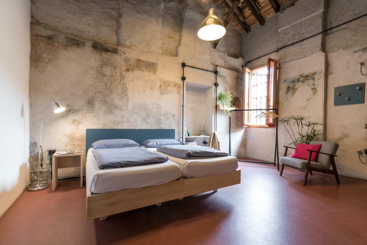 Un Posto A - All'interno Di Cascina Del 700 * Milano
