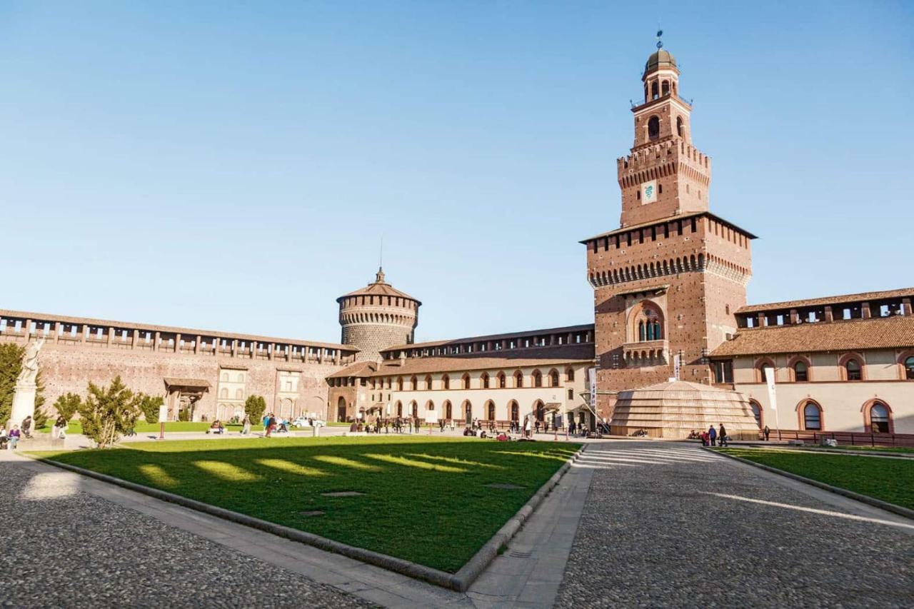 Duomo And Downtown * Milan