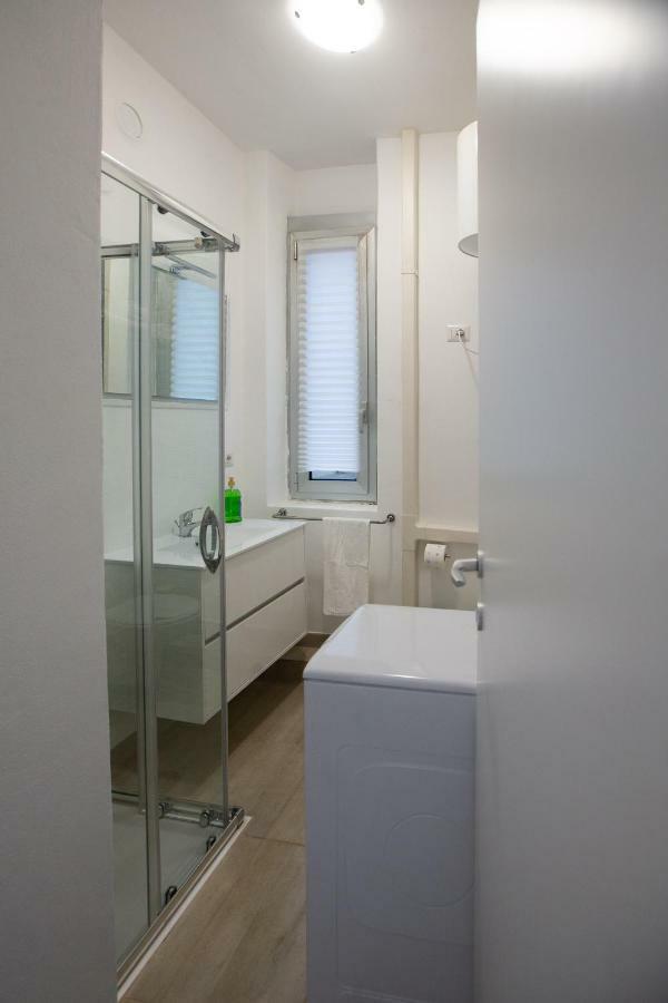 Via Treviso 6 * Milaan