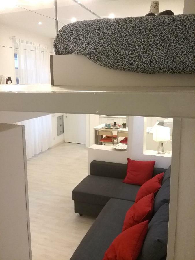 Isola Flat *