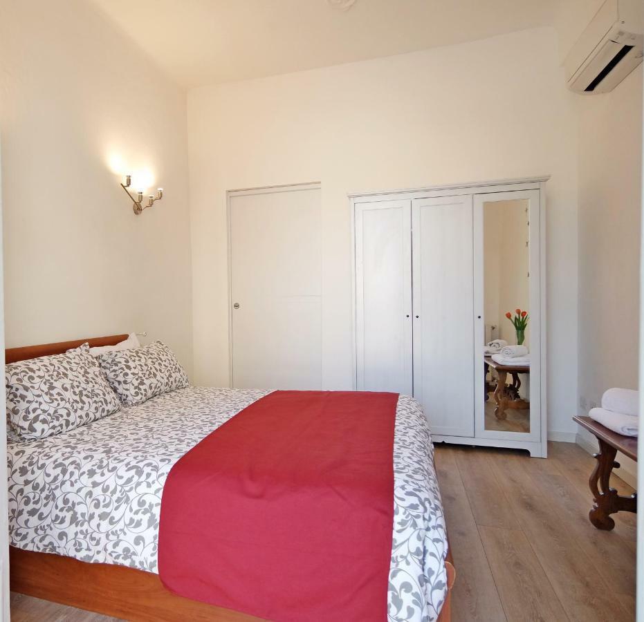 Via Crema 6 *