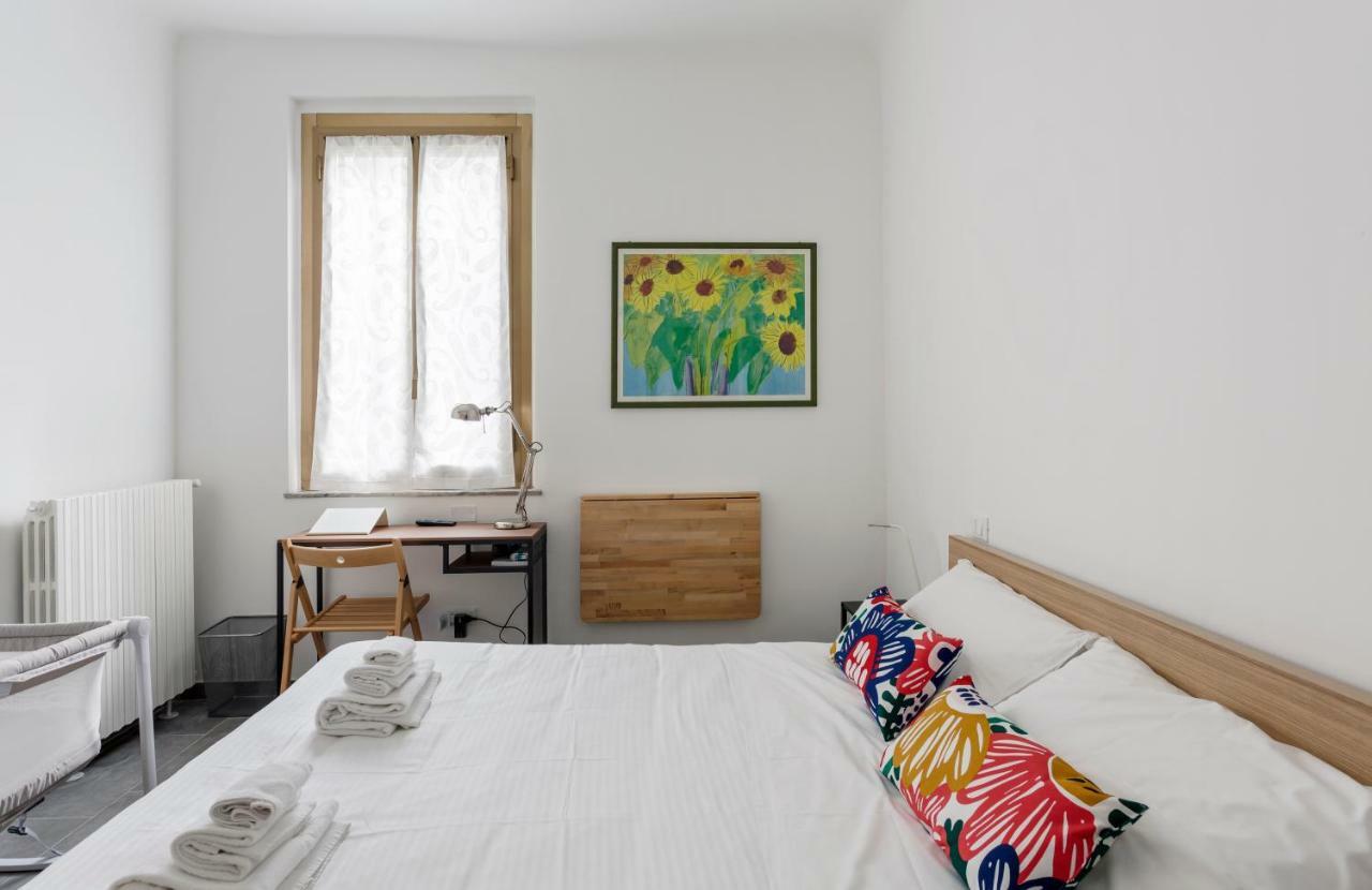 Comfortable Family Group Via Paruta *