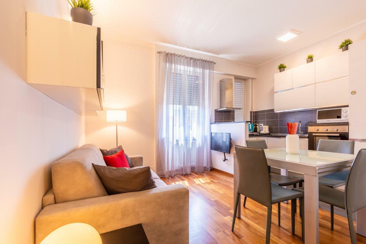 Golden House Apartment *