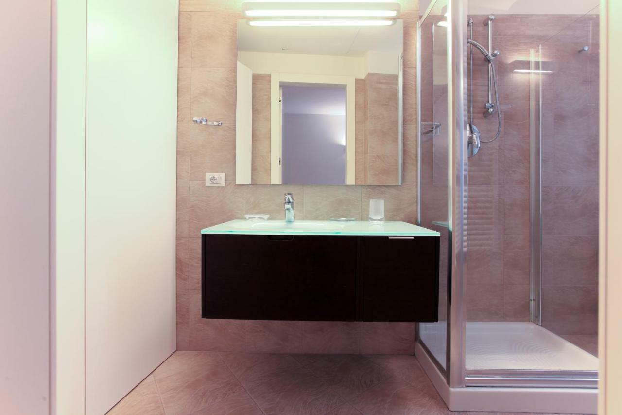 Apartment Hozyhome - Lovely Flat In Via Madonnina 23 *