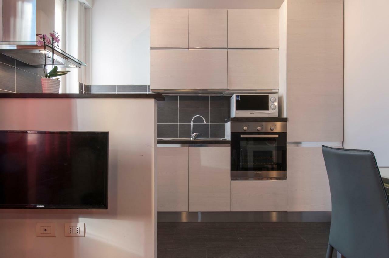 Golden House Apartment *
